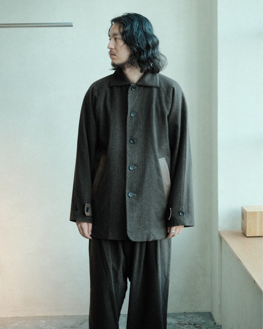 oira DIRECTOR JKT(IFDJ01)の前を閉じた正面の着用