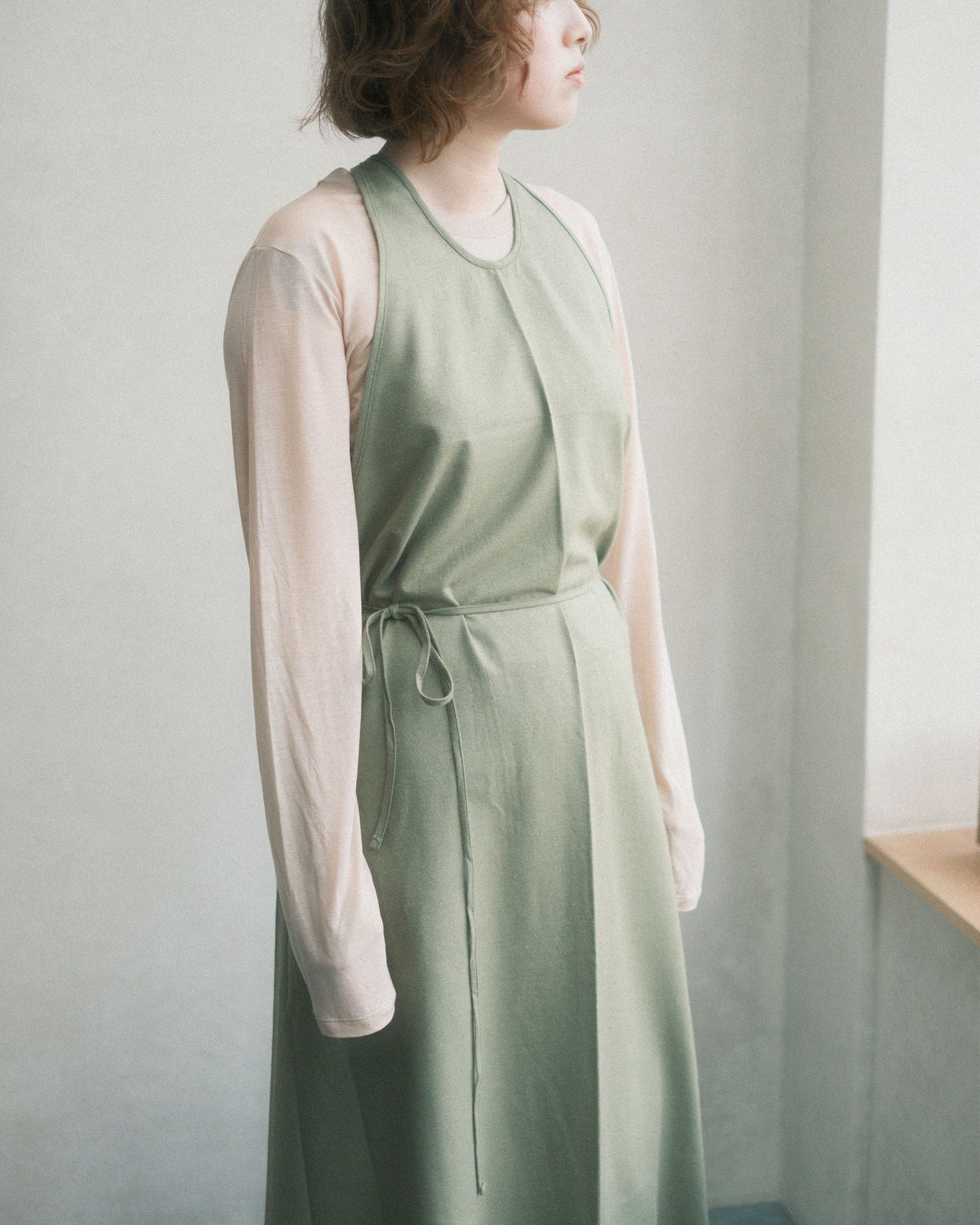 Baserange Apron Dress Luagreen 着用スタイリング ディテール
