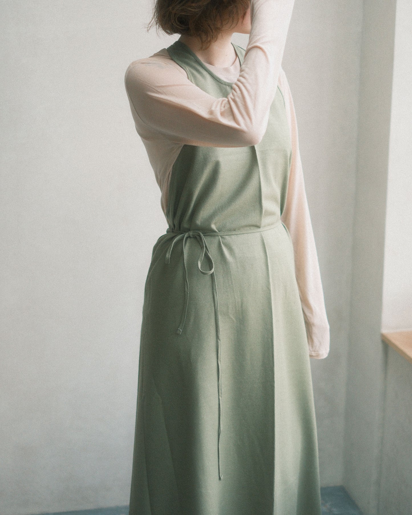 Baserange Apron Dress Luagreen 着用スタイリング レディーススタイル