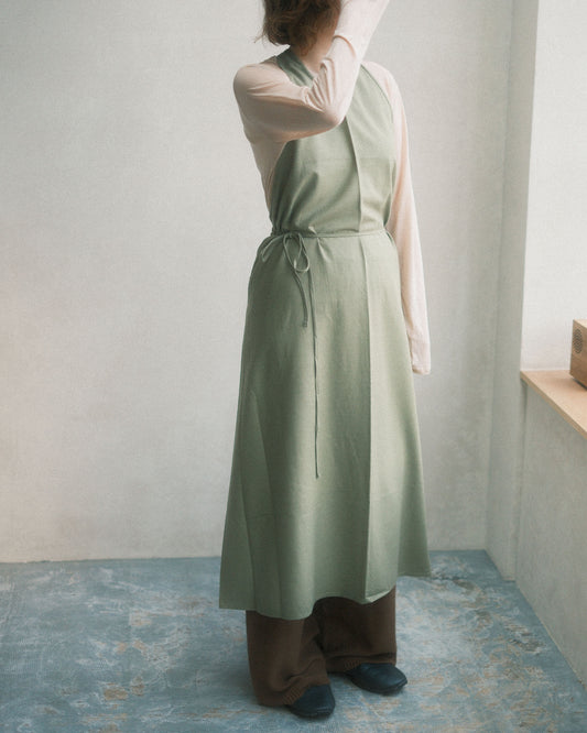 Baserange Apron Dress Luagreen 着用スタイリング 全身