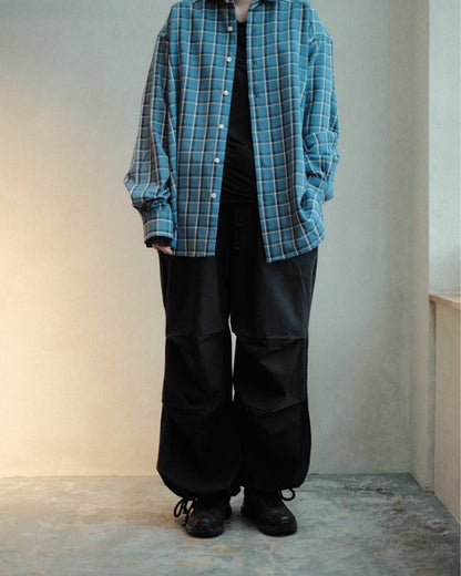 Baserange Uro Pants Black ブラック着用正面・裾ドローコード