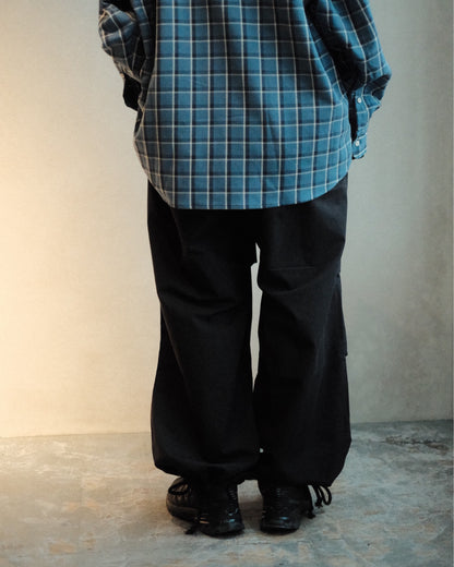 Baserange Uro Pants Black ブラック着用背面