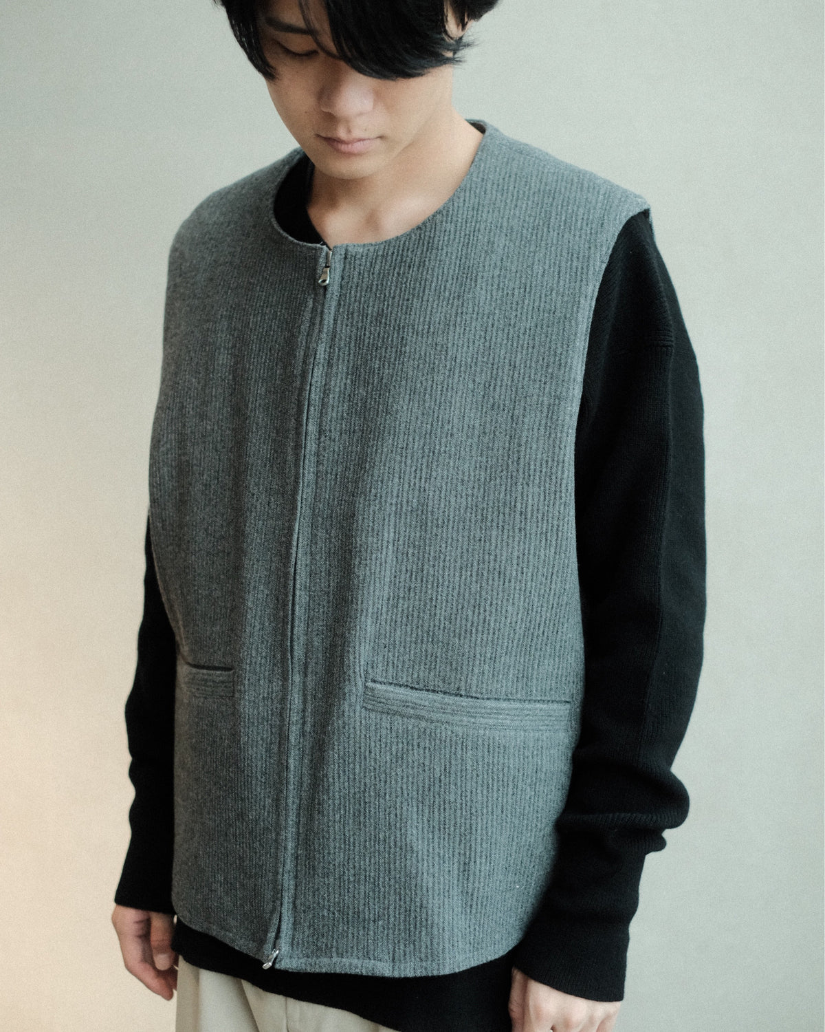 Ernie Palo Wool Corduroy Vest Top Gray EP12VT01 室内の前身頃・ポケットと生地の詳細