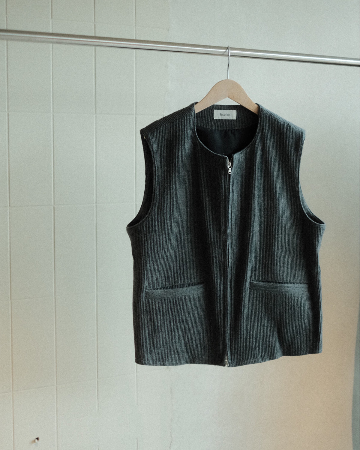 Ernie Palo Wool Corduroy Vest Top Gray EP12VT01 ハンガー正面の引き全体