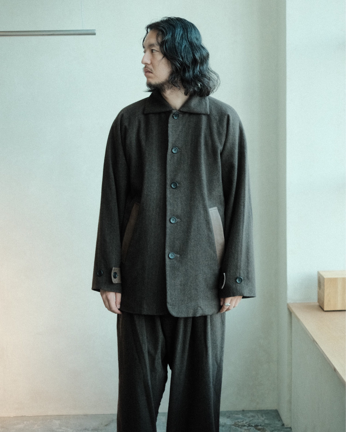 oira DIRECTOR JKT（IFDJ01）の前を閉じた正面の着用