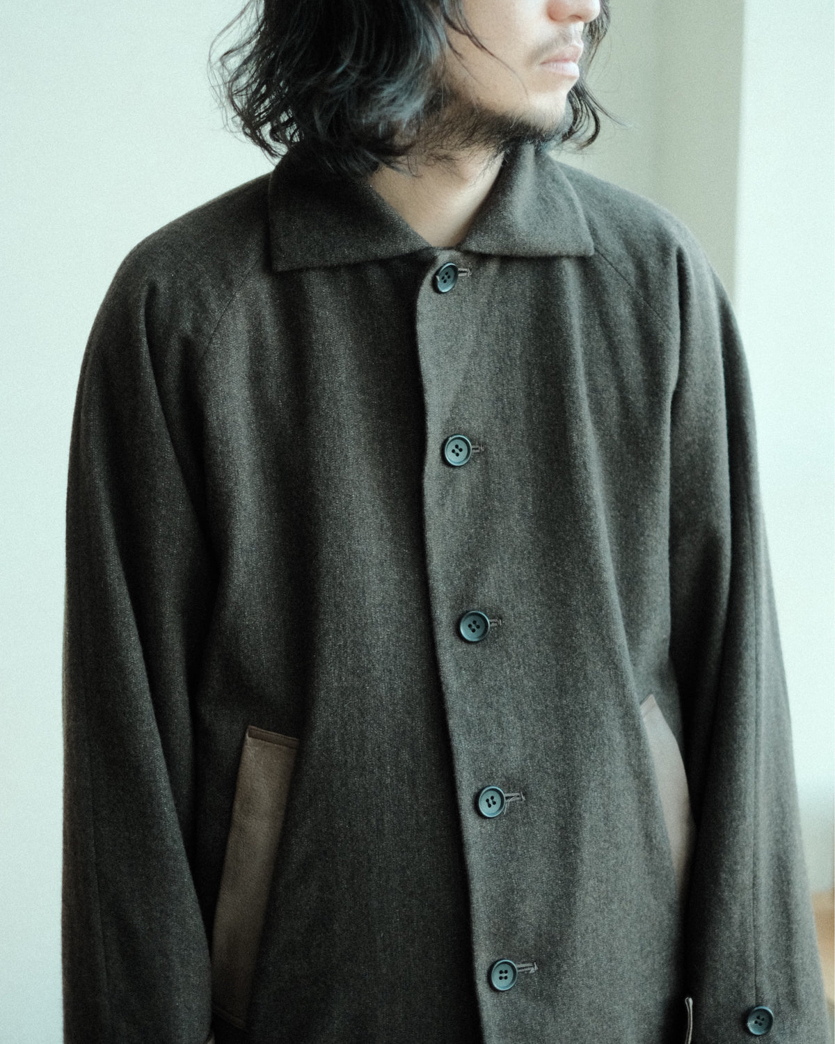 oira DIRECTOR JKT（IFDJ01）の襟と前身頃のディテール