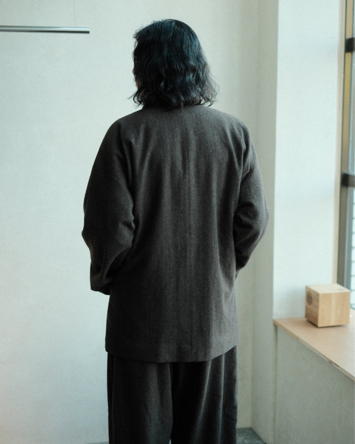 oira DIRECTOR JKT（IFDJ01）の背面の着用