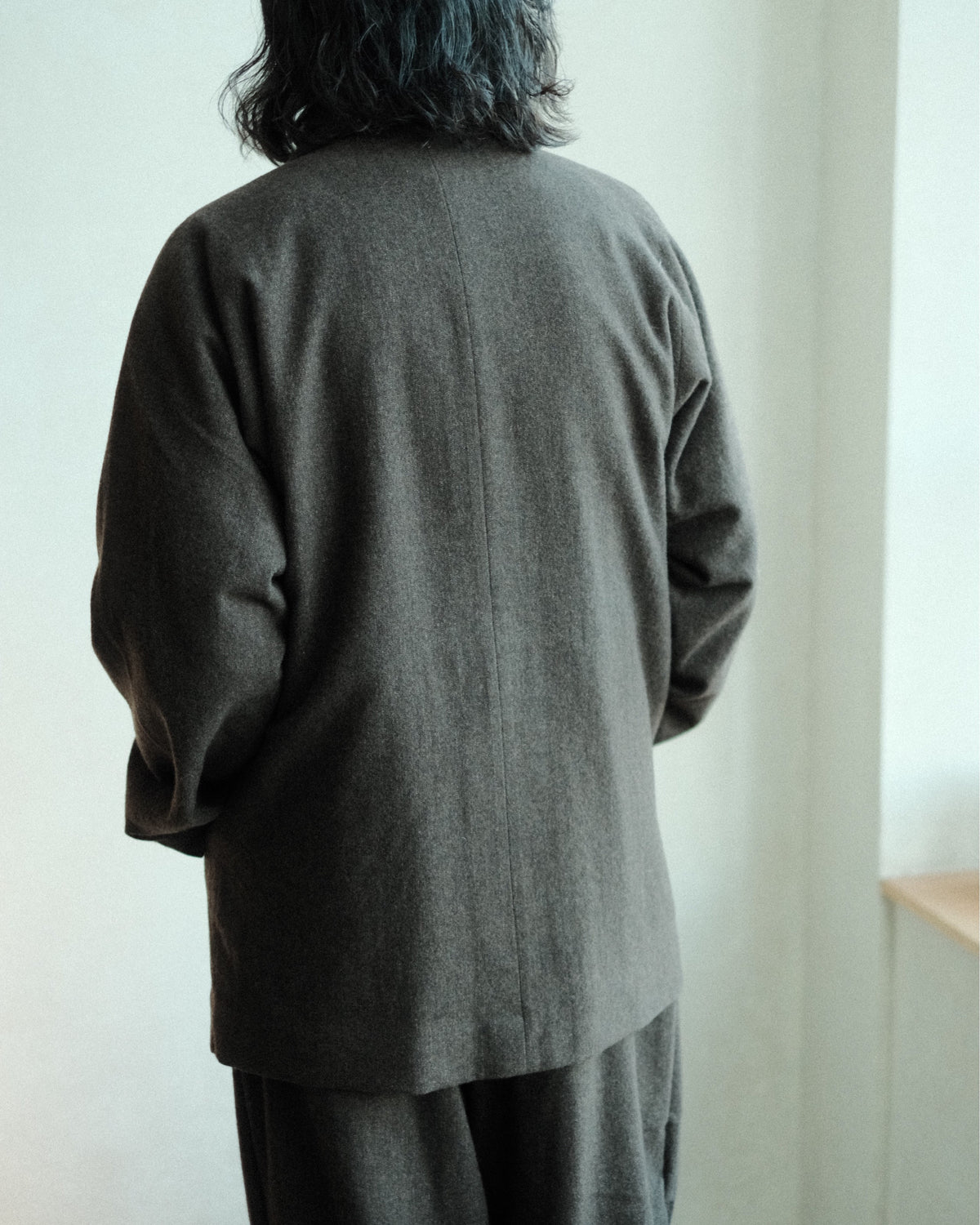 oira DIRECTOR JKT（IFDJ01）の背中の縫い目と生地の表情