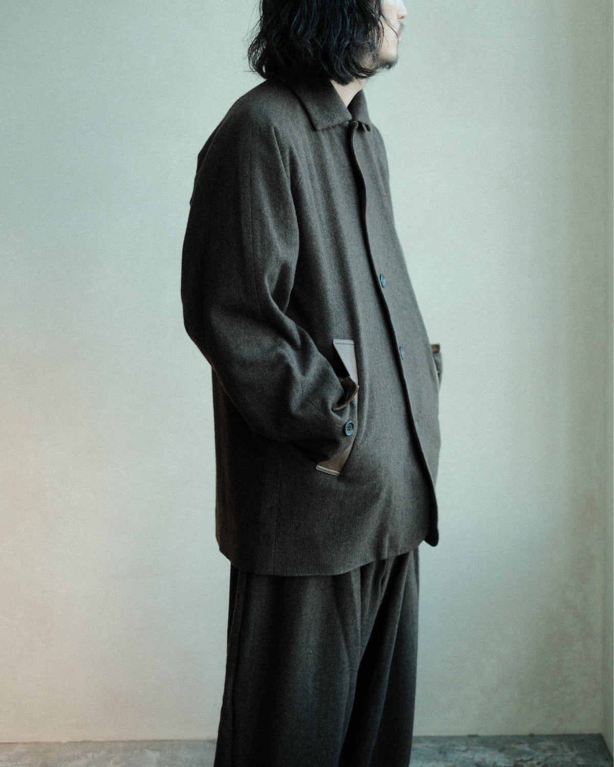 oira DIRECTOR JKT（IFDJ01）の側面の着用シルエット