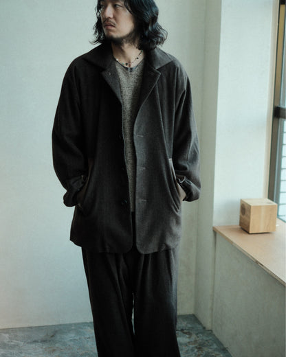 oira DIRECTOR JKT（IFDJ01）のニットと合わせた正面の着用