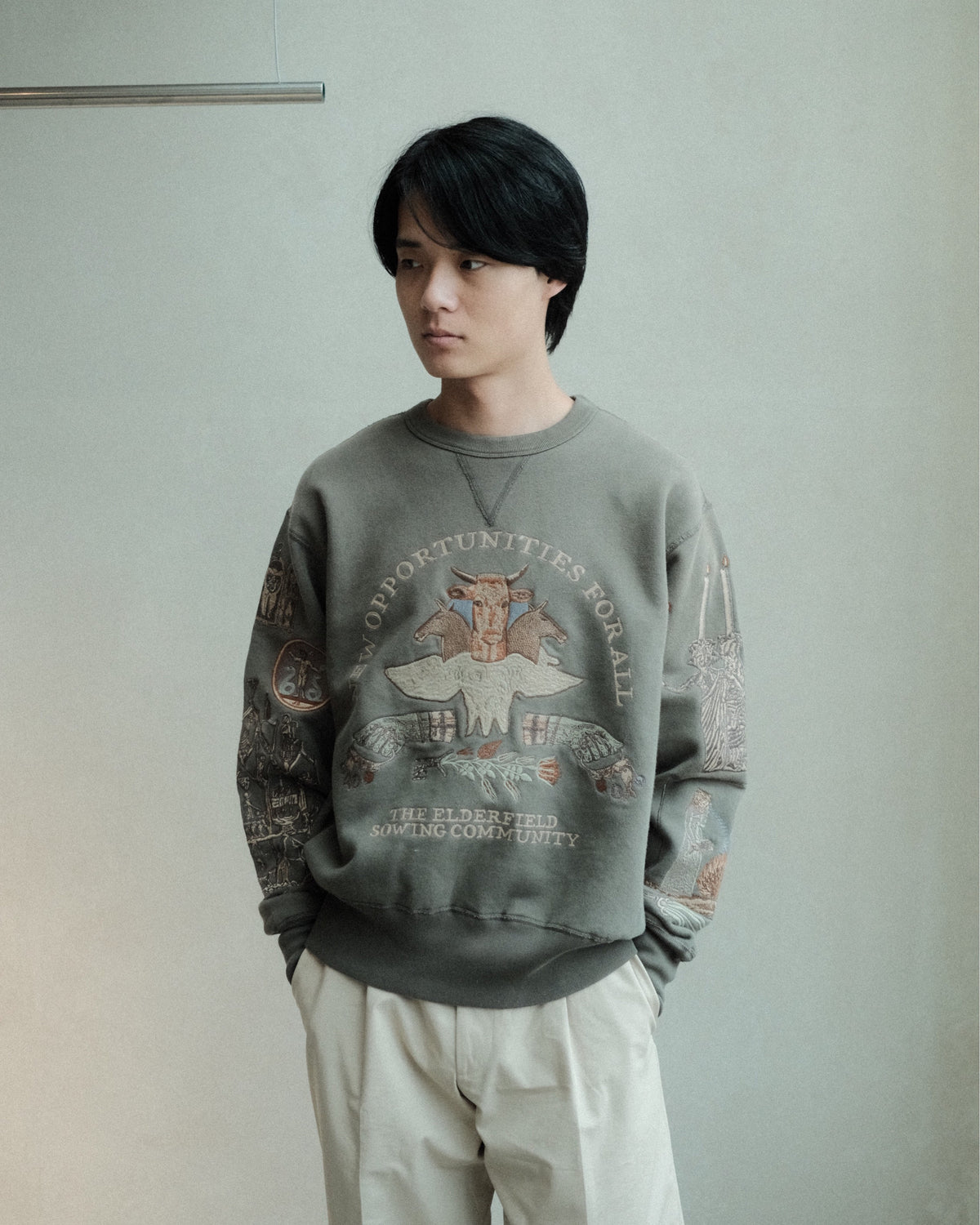 SAMUEL ZELIG Elder Crewneck Dark Sage EL-FW26-9-FT 着用正面全体