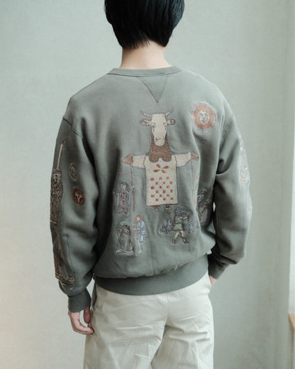 SAMUEL ZELIG Elder Crewneck Dark Sage EL-FW26-9-FT 背面全体の刺繍とシルエット
