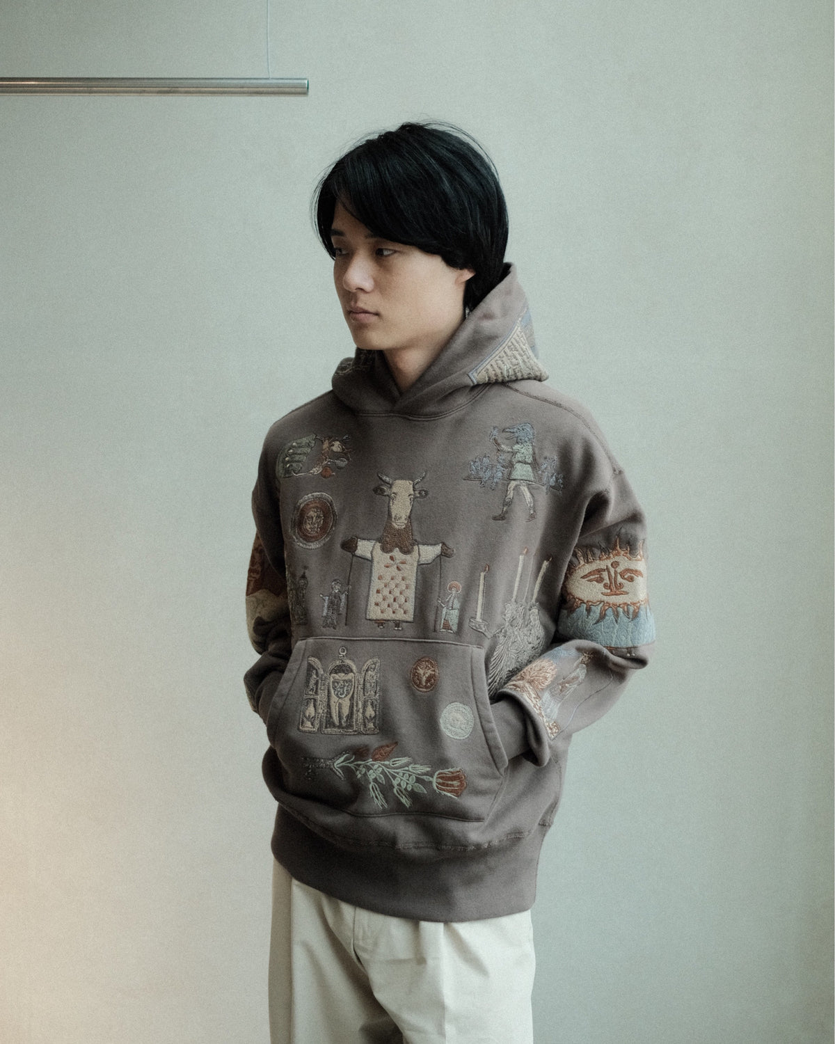 SAMUEL ZELIG Elder Hoodie Dark Taupe EL-FW26-13-FT 着用正面全体