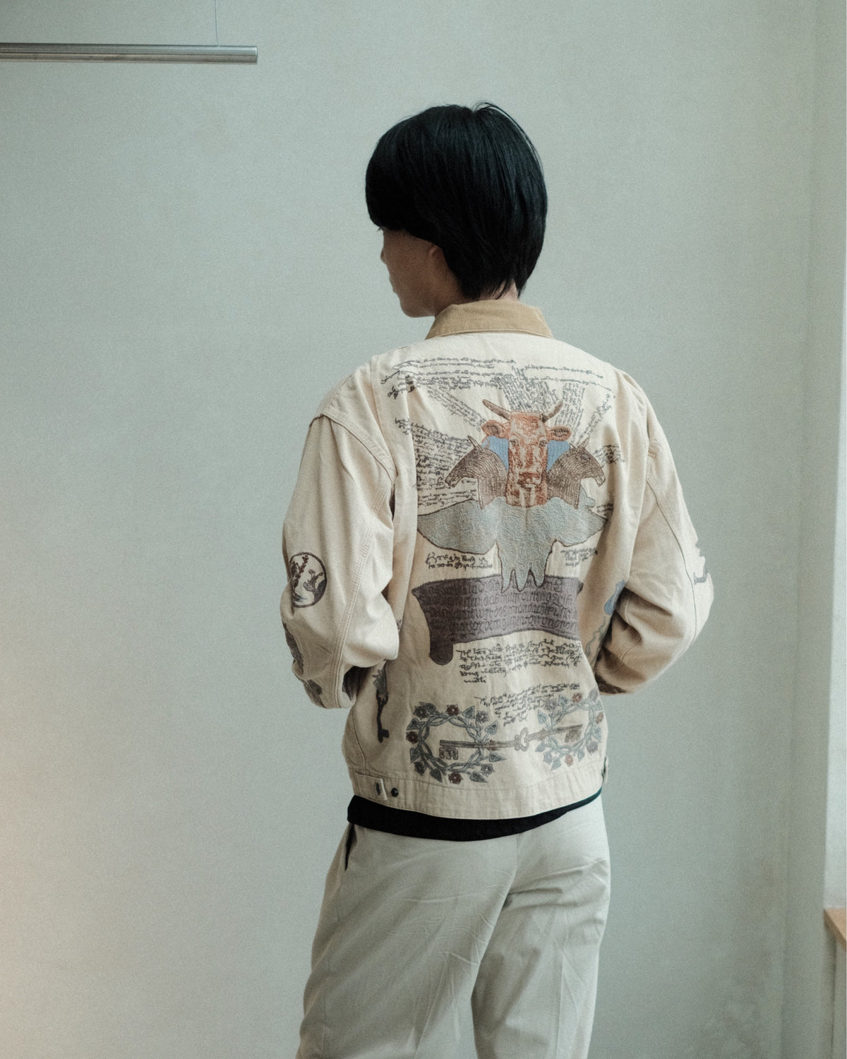 SAMUEL ZELIG Elder Work Jacket Pale Khaki EL-FW26-18-CAN 着用背面全体
